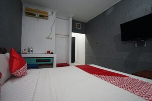 Standard Double Room | Desk, free WiFi, bed sheets