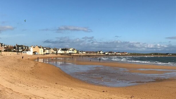 A sandy beach with a few buildings in the background. - Helena Cottage, Elie, Fife (Earlsferry)