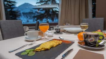 Se sirven comidas y cocina italiana