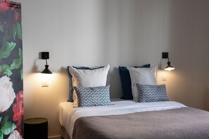 더블룸 (Guéry) | 각각 다른 스타일의 인테리어, 각각 다르게 가구 비치, 방음 설비, 다리미/다리미판