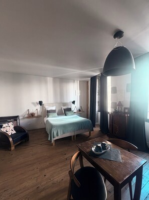 雙人房 (Pavin) | 獨特設計、獨特裝修、隔音、熨斗/熨衫板