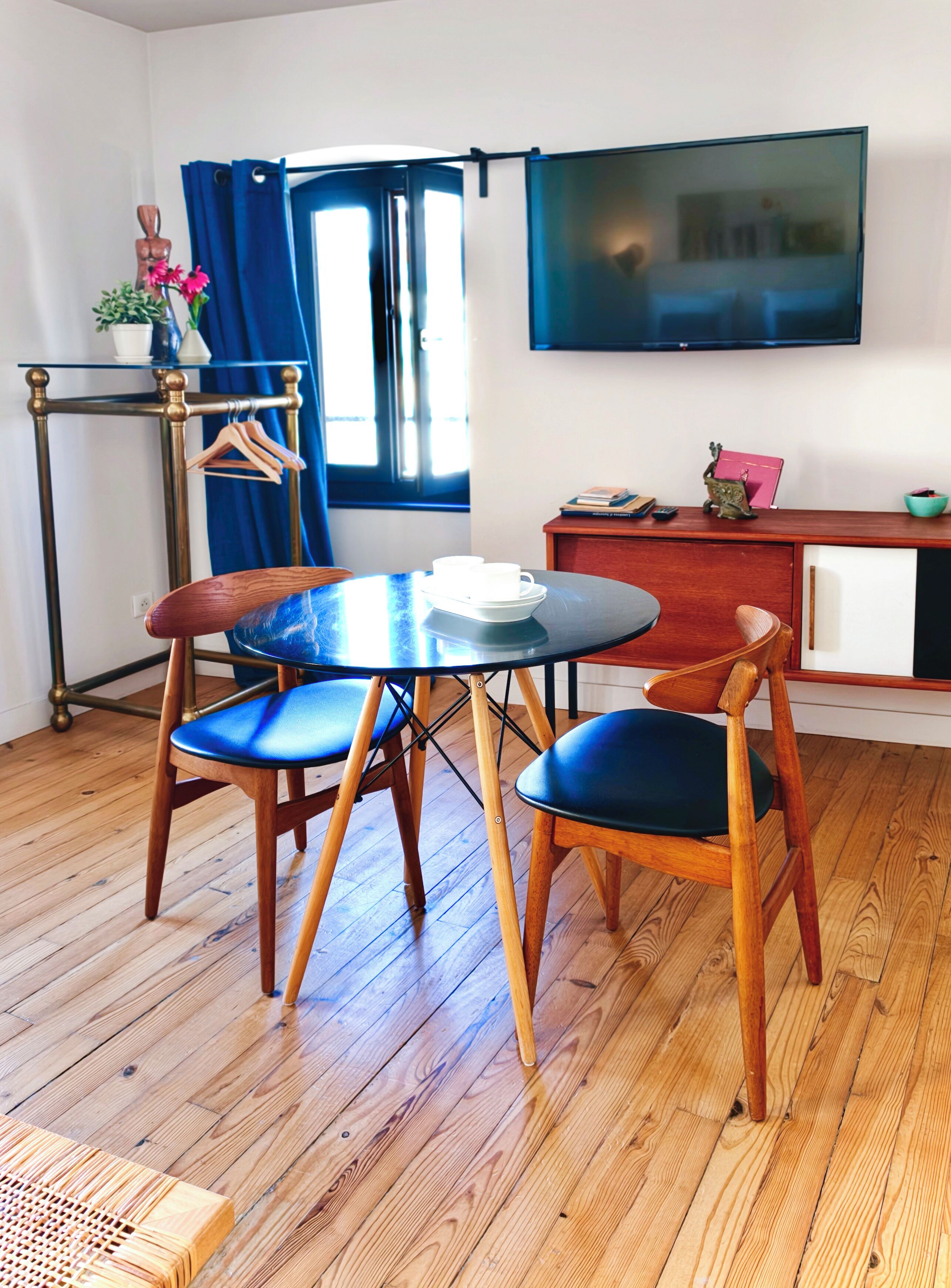 بديكورات فريدة لكل غرفة وطراز فريد لكل وحدة وتجهيزات عازلة للصوت