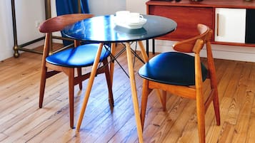 بديكورات فريدة لكل غرفة وطراز فريد لكل وحدة وتجهيزات عازلة للصوت