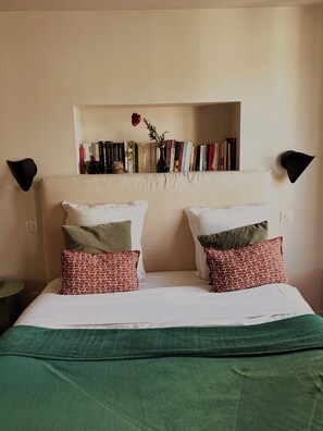 Double Room (Pariou) | Individually decorated, individually furnished, soundproofing - La Tour Grégoire (Clermont-Ferrand)