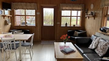 Cabin, 2 Bedrooms | Living area