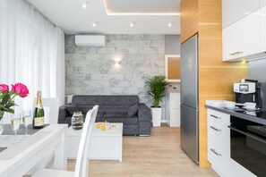 Comfort Apartment | Living room | Flat-screen TV - Let's Krakow Apartments - Ariańska 6 (Kraków)