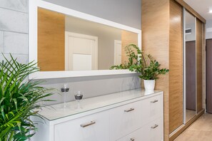Apartemen Comfort | Area keluarga | TV layar datar