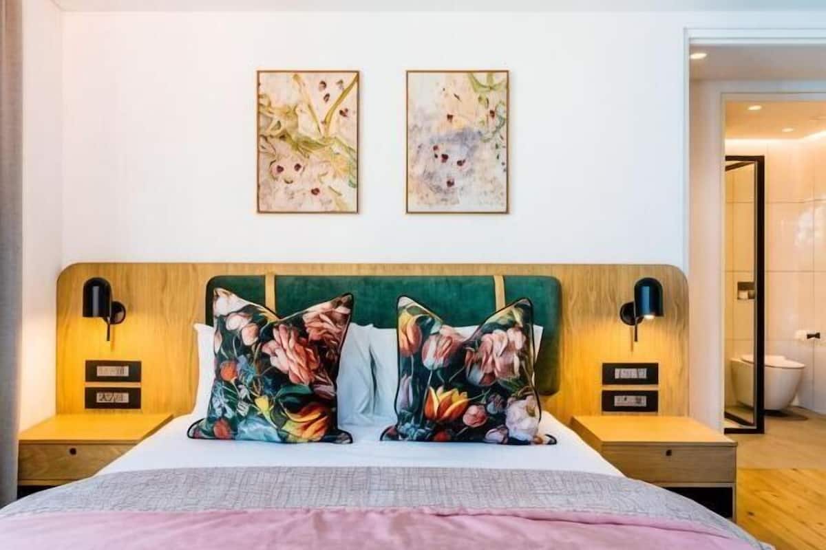 In-room safe, laptop workspace, iron/ironing board, rollaway beds
