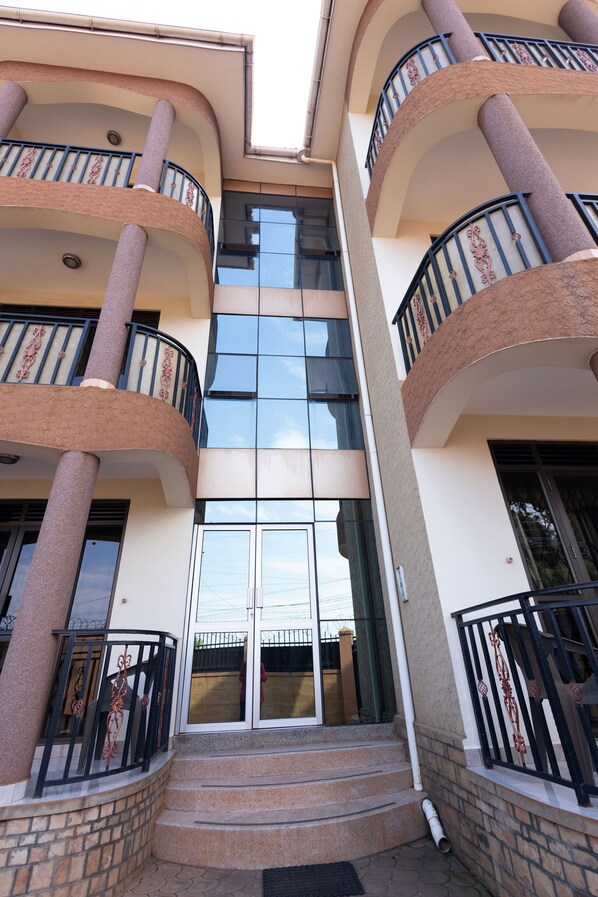 Property entrance - Grwadd Furnished Apartments (Kampala)