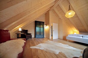 4 室のベッドルーム、旅行用ベビーベッド、WiFi (無料)、ベッドシーツ