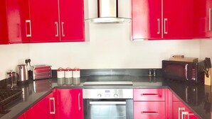 Leilighet, privat bad, byutsikt (KVM - Mill Yard Apartment) | Eget kjøkken