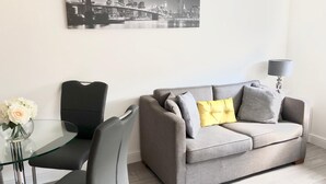 Leilighet, privat bad, byutsikt (KVM - Mill Yard Apartment) | Lounge
