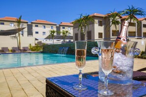 Outdoor pool - Savannah Park Luxury Apartments (Umhlanga)