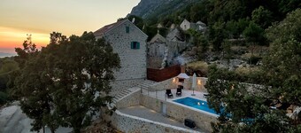 Luxury villa with private pool. Sea view, space for 8 people