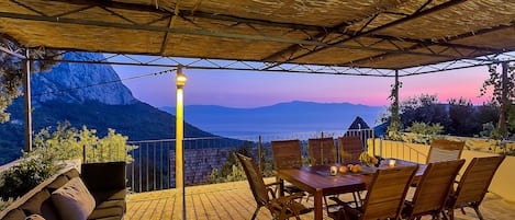 Outdoor dining