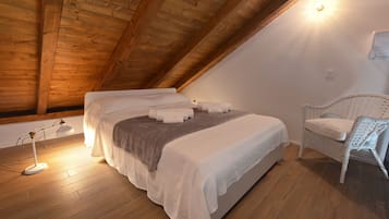 4 bedrooms, in-room safe, iron/ironing board, free WiFi