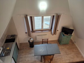 Fridge, microwave, stovetop, dishwasher - Studio in the countryside surrounded by horses (Dives-sur-Mer)