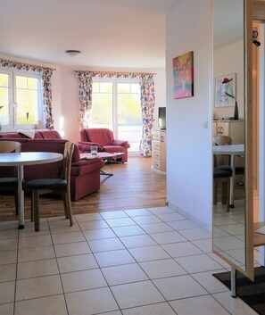 TV, lettore DVD, impianto stereo