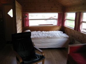 Cabin (33kvm) | Free WiFi, bed sheets - Sæbø Camping (Eidfjord)