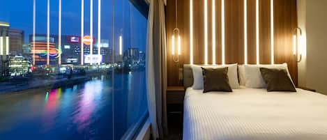 Deluxe Room, 1 Katil Raja (King), Non Smoking, River View (Top Floor) | Peti besi dalam bilik, dihias secara berasingan 