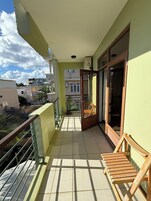 Deluxe Room | Hypo-allergenic bedding, minibar, in-room safe, individually decorated