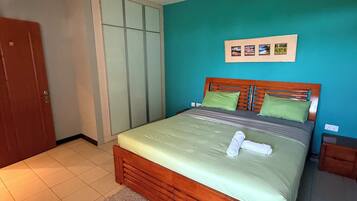 Family Room | Hypo-allergenic bedding, minibar, in-room safe, individually decorated