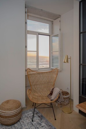 TV, offices - Liiiving in Porto | Luxury Beachfront Apartment II (Porto)