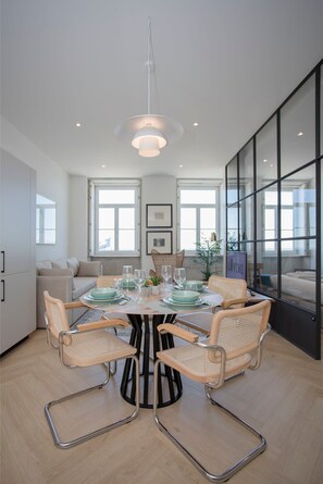 Dining - Liiiving in Porto | Luxury Beachfront Apartment II (Porto)