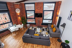 18-inch Smart TV with digital channels, TV - Arena Apartments (Manchester)