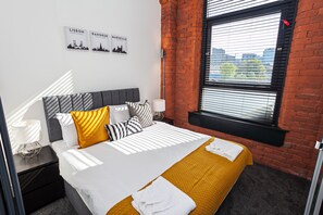Individually decorated, individually furnished, laptop workspace - Arena Apartments (Manchester)