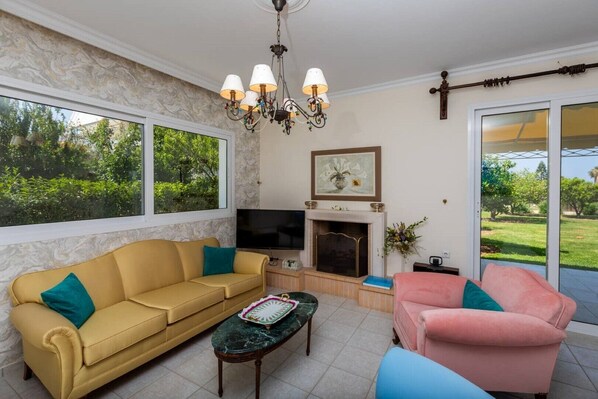 TV, fireplace, video games, stereo