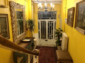 Interior entrance - Mehmet Bey Suites (Istanbul)