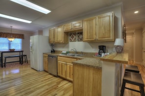 Fridge, microwave, oven, stovetop - Sarges Annex - Right on Main Street in downtown Rangeley! (Rangeley)