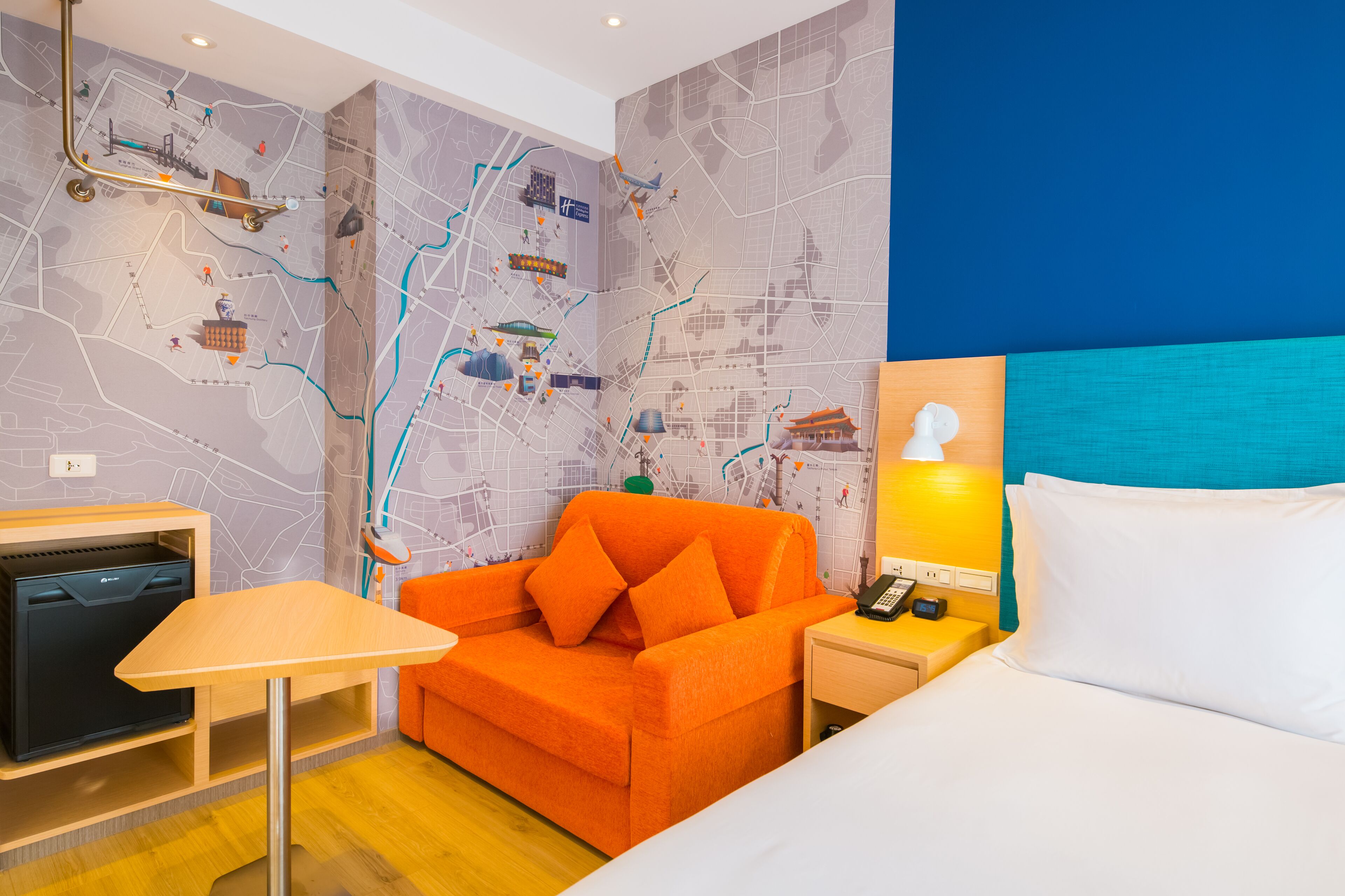 1 bedroom, in-room safe, blackout curtains, soundproofing