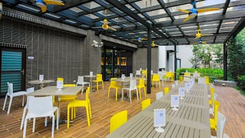 Free daily self-serve breakfast
