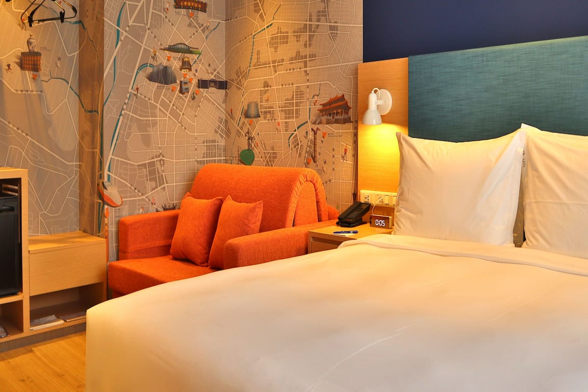 1 bedroom, in-room safe, blackout curtains, soundproofing