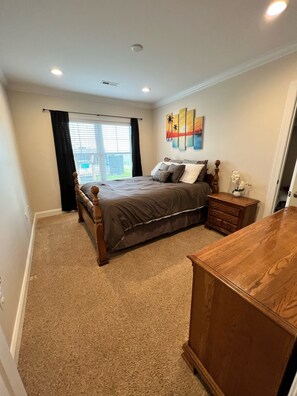 2 bedrooms, iron/ironing board, free WiFi, bed sheets - Walkout suite with private pool, close to I-81, VT, RU, aquatic center & Rec (Christiansburg)