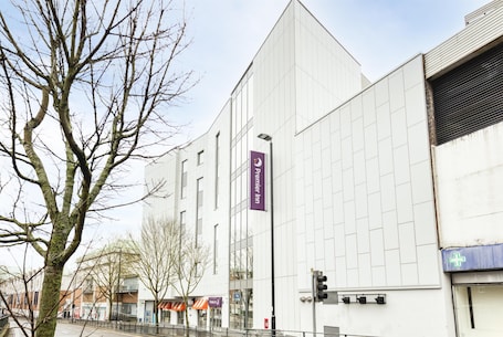 Exterior. Premier Inn London Sutton