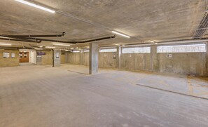 Parkeerplaatsen (voor GBP 13 per dag)