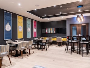 Bữa sáng buffet hàng ngày (17.9 EUR/mỗi người)