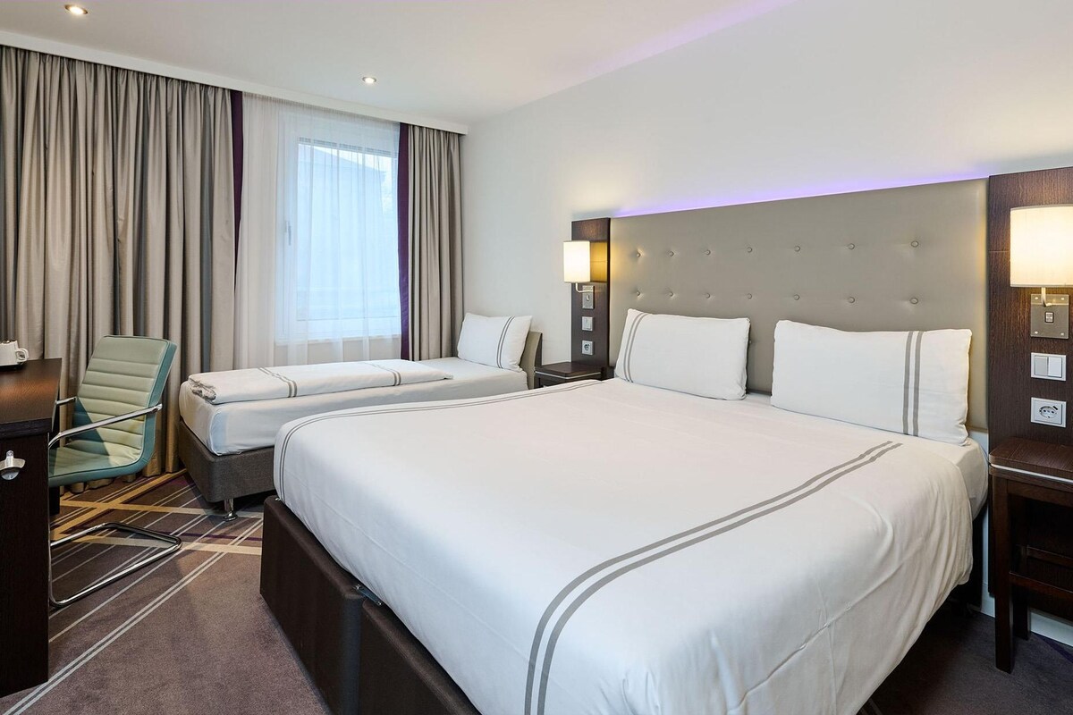 Standard Triple Room | Soundproofing, bed sheets
