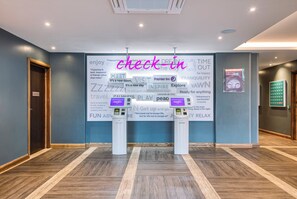 Reception - Premier Inn Marlborough (Marlborough)