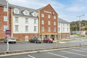 Exterior - Premier Inn Marlborough (Marlborough)