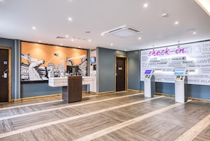 Reception - Premier Inn Marlborough (Marlborough)