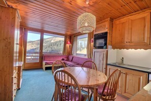 Dining - 10m from ski slopes, 1st floor, balcony, 33m², Méribel-Mottaret (Méribel - Les Allues)