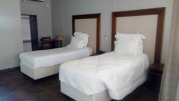 Quarto duplo | Roupas de cama premium, frigobar, escrivaninha