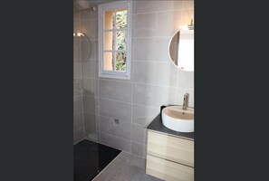 Room | Bathroom - La vie en rose (Roquebrun)