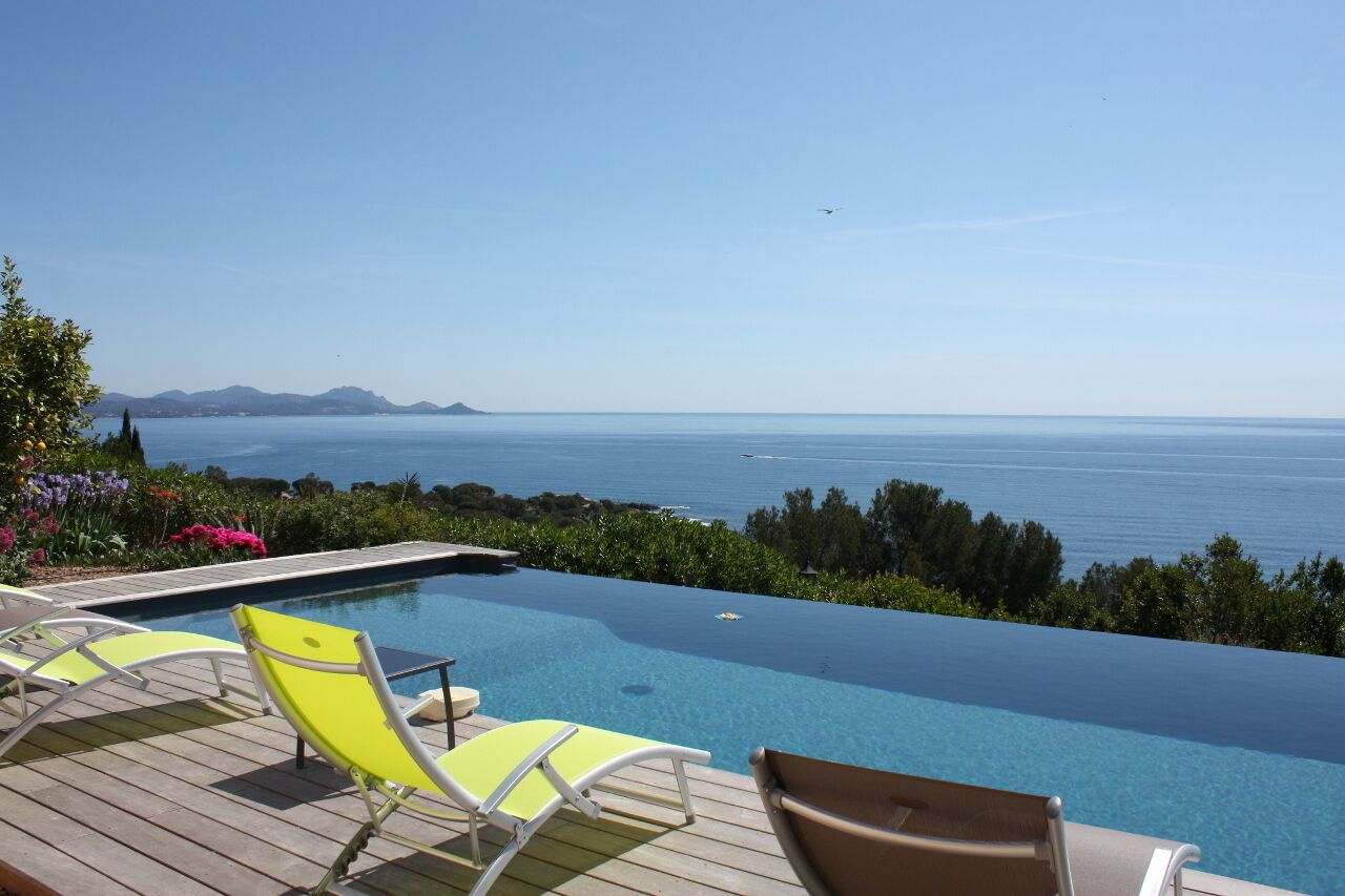 Hồ bơi ngoài trời