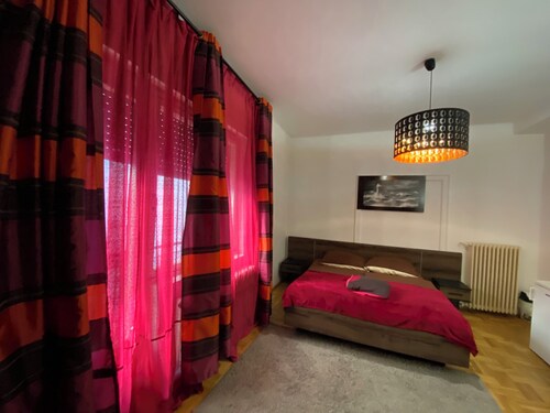 Budapest Promenade Cherry