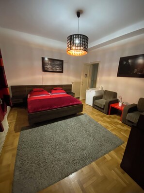 Basic Double Room | Blackout drapes, free WiFi, bed sheets - Budapest Promenade Cherry (Budapest)
